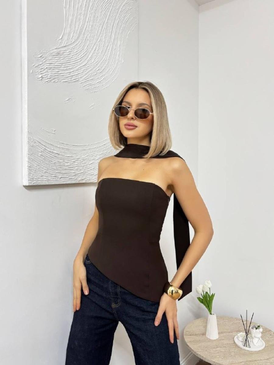 بلوزة بيضاء مكشوفة الأكتاف بوشاح ياقة غير متماثل (Asymmetric White Tube Top) - صورة 4