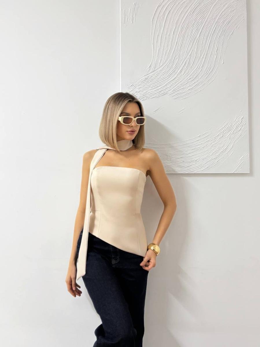 بلوزة بيضاء مكشوفة الأكتاف بوشاح ياقة غير متماثل (Asymmetric White Tube Top) - صورة 5