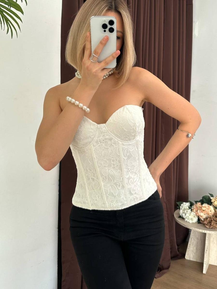 بلوزة دانتيل أبيض بدون أكمام (Lace Bustier Corset Top) - صورة 1