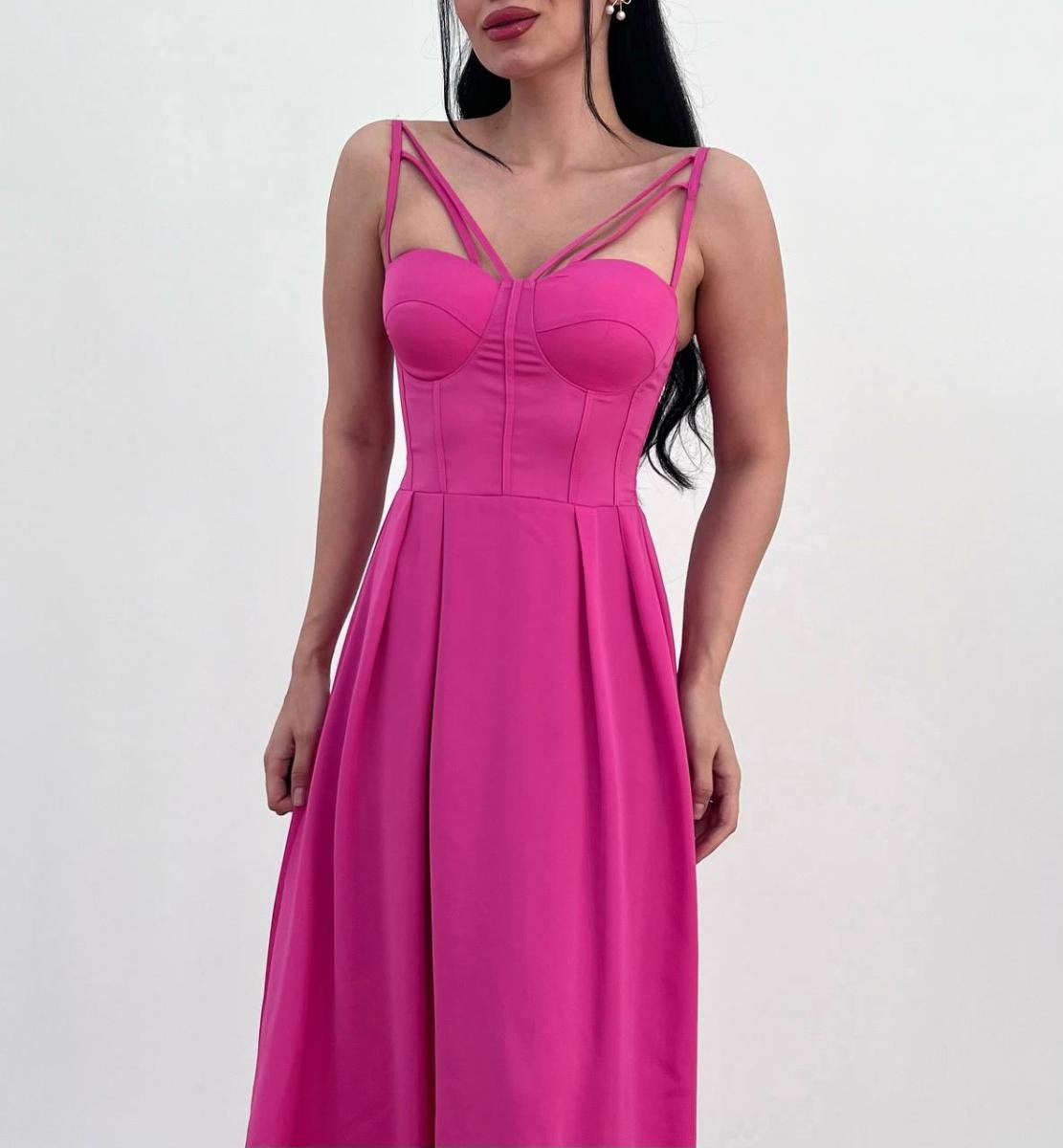 فستان ميدي بكتف وردة وتصميم كورسيه (Midi Corset Dress with Floral Accent) - صورة 2