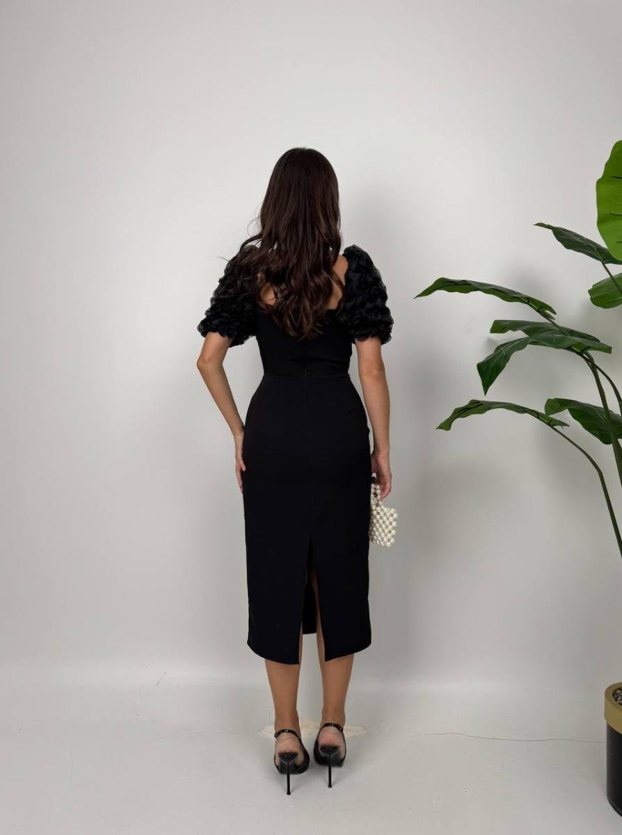 فستان ميدي أنيق بأكمام منفوخة وتطريز اللؤلؤ (Pearl-Trimmed Midi Dress with Puff Sleeves) - صورة 1