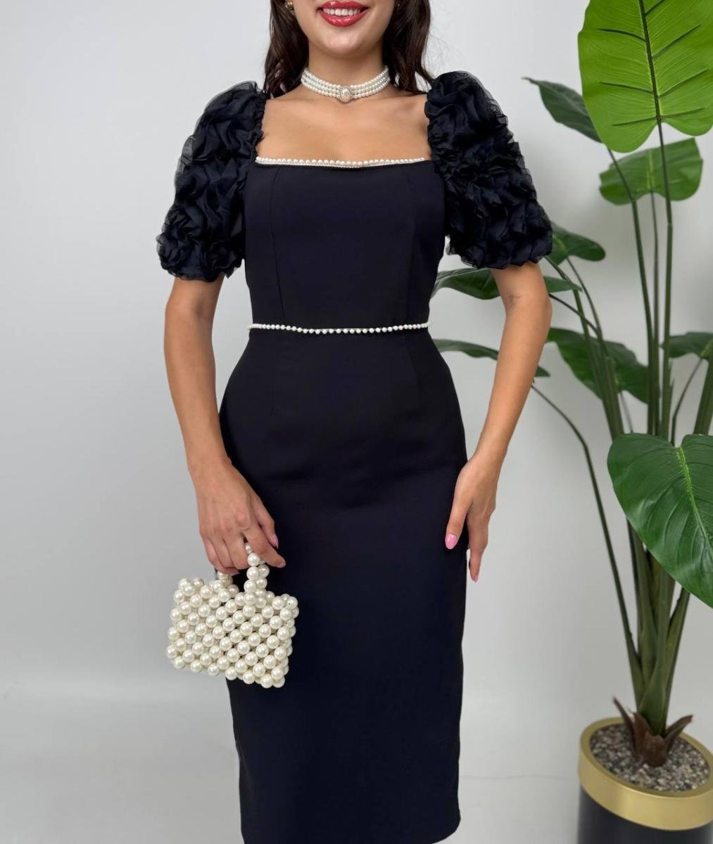 فستان ميدي أنيق بأكمام منفوخة وتطريز اللؤلؤ (Pearl-Trimmed Midi Dress with Puff Sleeves) - صورة 2