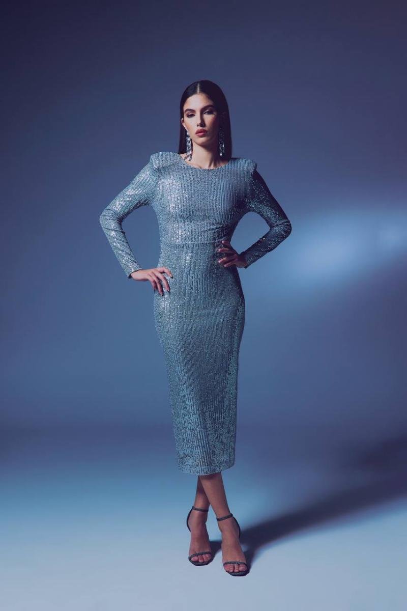 فستان ميدي براق بفيونكة خلفية ربطه وأكتاف بارزة (Sequined Midi Dress with Back Bow) - صورة 2