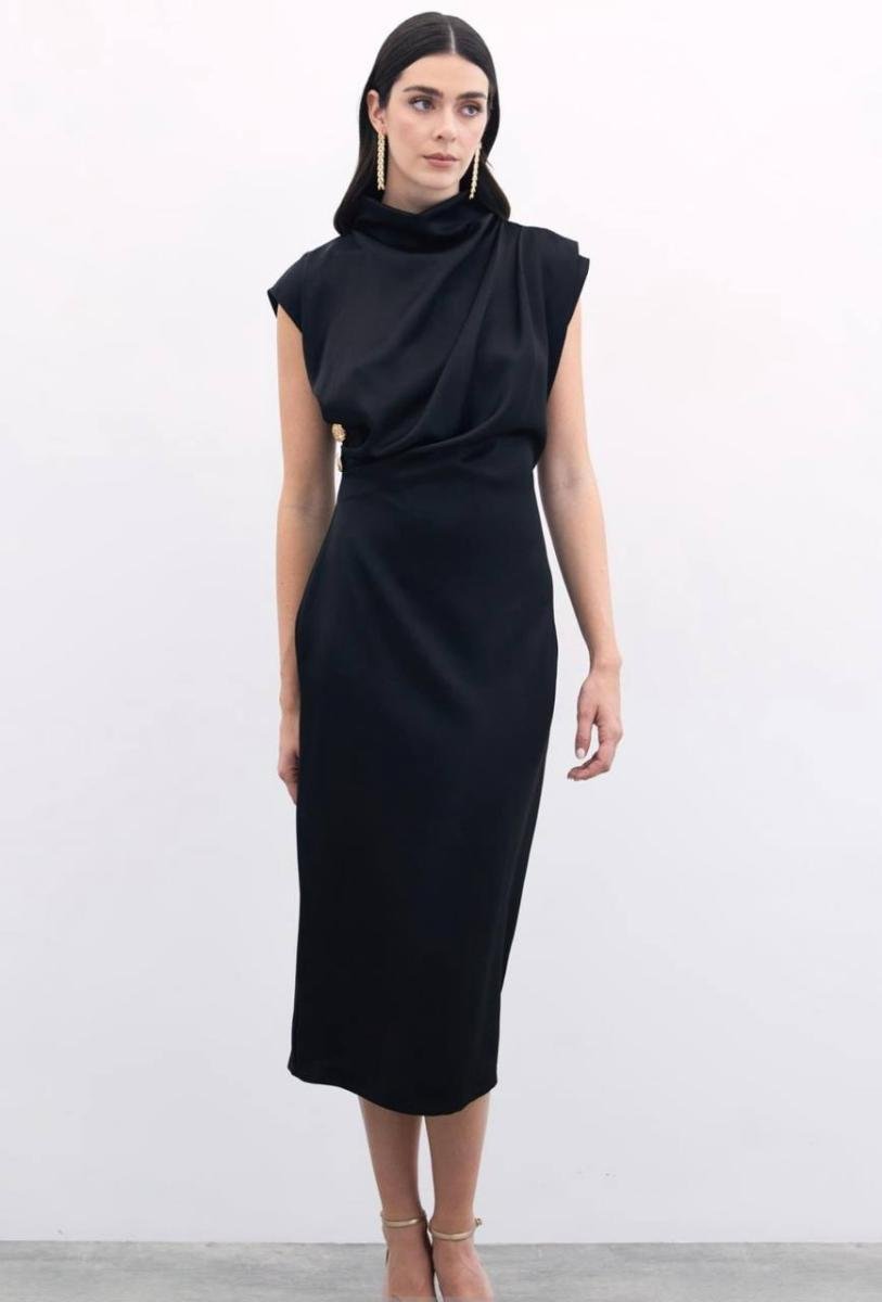 فستان ميدي بياقة مرتفعة وتفاصيل درابيه أنيقة (Draped High-Neck Midi Dress) - صورة 1